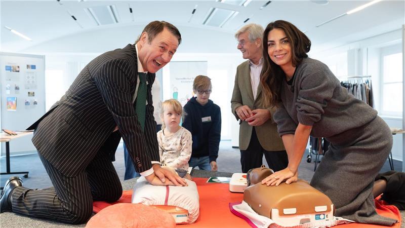 Kinderschutz-Preis geht an fünf soziale Initiativen Der Verein bildet Kinder ab dem Vorschulalter zu Ersthelferinnen und Ersthelfern aus.