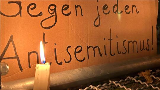 Der Verfassungsschutz informiert über Codes von Antisemiten unterschiedlichen politischen Hintergrunds. (Archivbild)