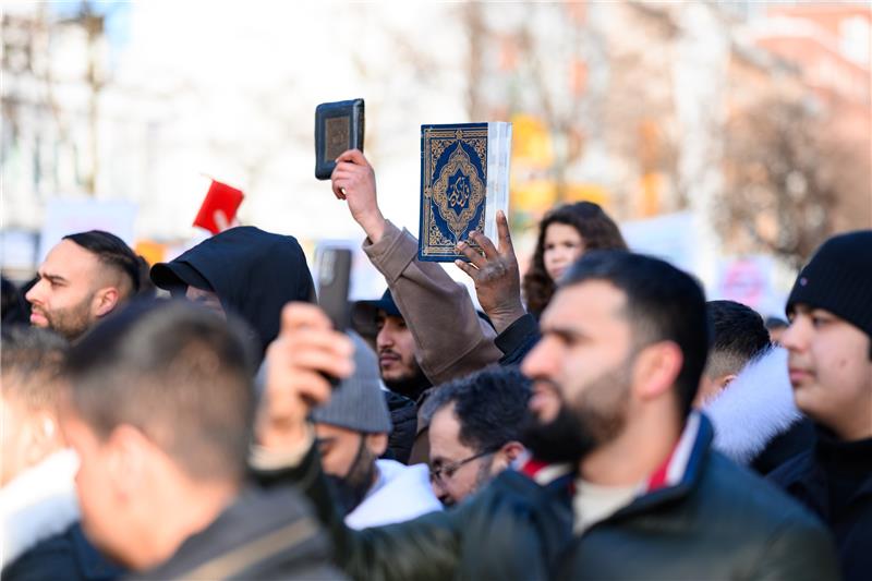 Was Experten an der Hamburger Islamisten-Demo kritisieren Der Verfassungsschutz warnte davor, sich der Demo anzuschließen. Foto: dpa