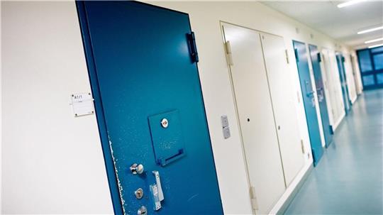 Der Vergewaltiger muss eine lange Haftstrafe antreten. Er hat ein zwölfjähriges Mädchen mehrfach in Nordenham und Brake missbraucht. Foto: dpa