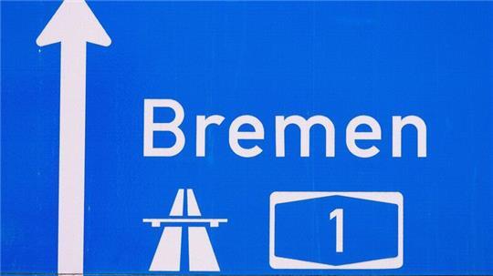Der Verkehr soll über eine 4,50 Meter breite Spur auf dem Überholstreifen geführt werden. (Symbolbild)