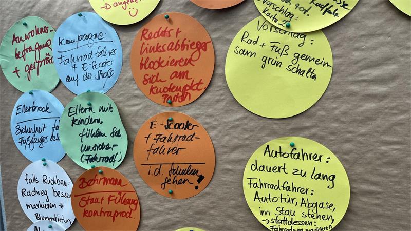 Bahnhofstraße in Buxtehude: Bürger zwischen Lob und Frust Der Verkehrsversuch bewegt die Menschen - das zeigen vier Stellwände voller Anregungen.