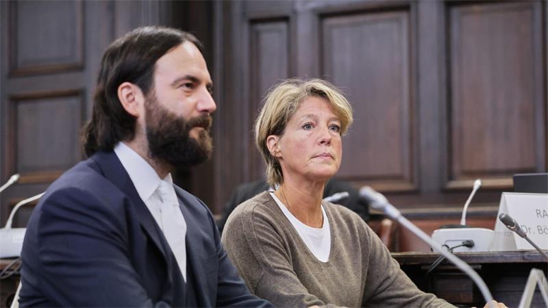 Der Verteidiger von Christina Block hat neue Beweisanträge im Umfang von 840 Seiten vorgelegt.