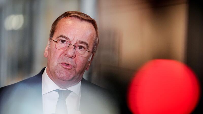 Der Verteidigungsminister kritisiert, dass zentrale Punkte seines Gesetzentwurfs geändert wurden, bevor dieser überhaupt in den Bundestag eingebracht worden ist. (Archivbild)