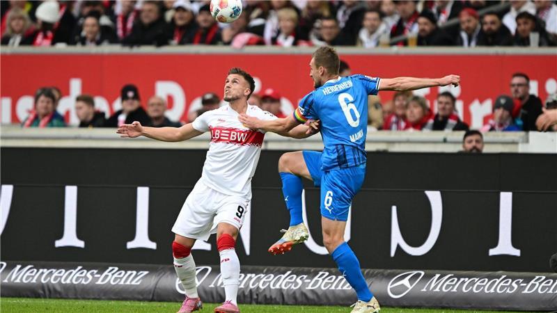 „Goldenes Tor“ von El Khannouss: VfB springt auf Platz vier Der VfB mit Stürmer Ermedin Demirovic rieb sich an Heidenheims Defensive auf.