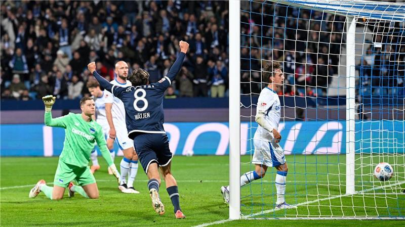 Rösler lacht beim VfL-Einstand - 3:2 gegen Hertha Der VfL Bochum bejubelt seinen zweiten Saisonsieg