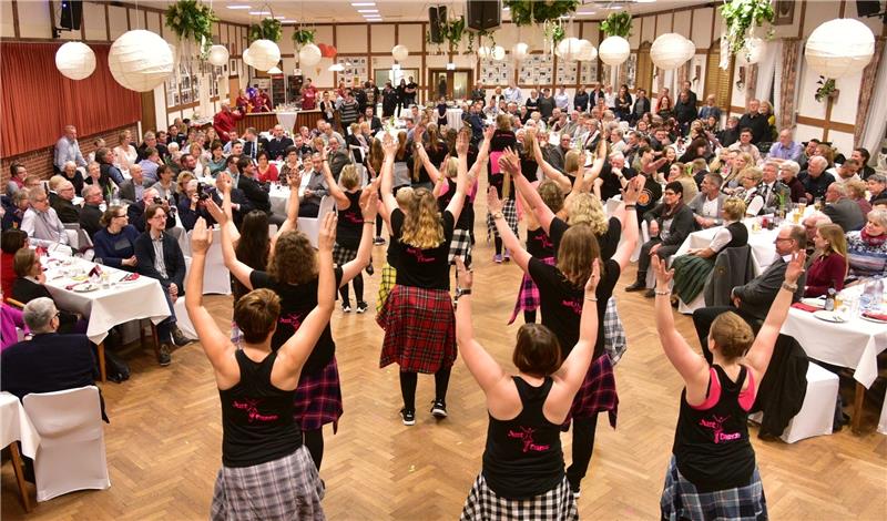 Der VfL Kutenholz präsentiert sich mit den Gruppen Just Dance und Just Dance Teens in der Festhalle vor den knapp 300 Besuchern . Fotos Beneke