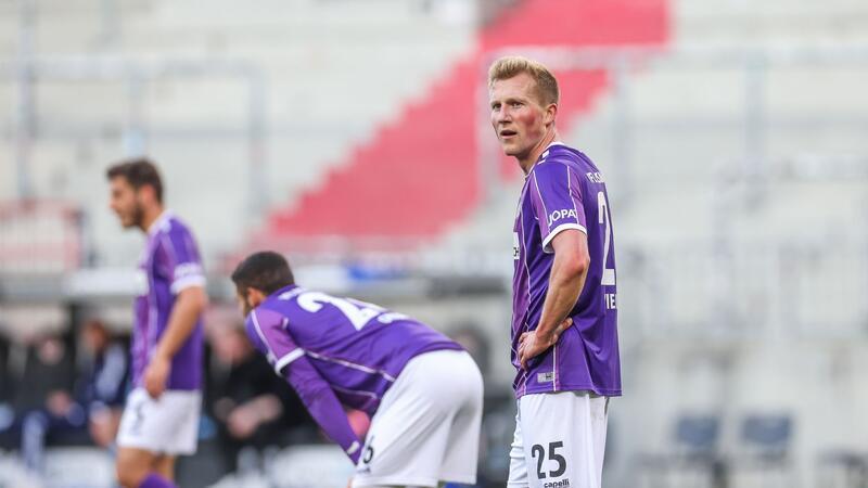 Osnabrück verliert gegen Schalke und steigt ab Der VfL Osnabrück ist durch die Niederlage gegen Schalke abgestiegen.