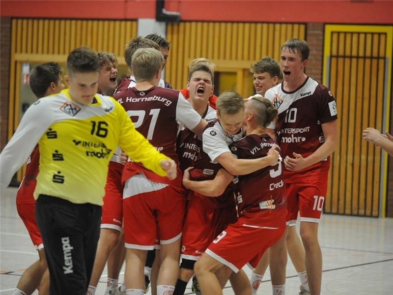 Der VfL feiert: Nach drei Punkten aus zwei Spielen ist Horneburg in der Bundesliga angekommen. Foto: Berlin