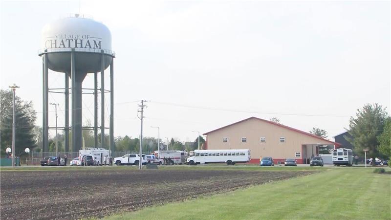 Auto fährt in US-Schule: Mindestens vier Menschen tot Der Vorfall ereignete sich in der Kleinstadt Chatham im US-Bundesstaat Illinois.