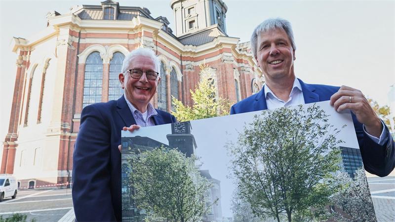 Der Vorplatz des Hamburger Michels soll eine ruhige und grüne Oase im Großstadtlärm werden.