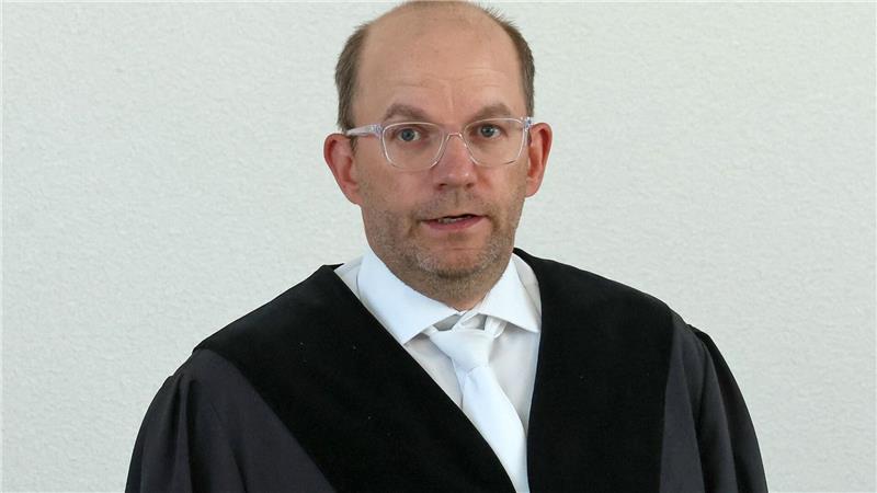 Textilgutachten: Faserspuren im Mordprozess um Fabian Der Vorsitzende Richter Holger Schütt warnte die Zuschauer vor Beginn des Prozesses vor schwer zu ertragenen Fotos, die gezeigt würden.