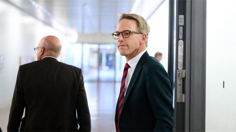 Der Vorsitzende des parlamentarischen Gremiums zur Kontrolle der Geheimdienste, Marc Henrichmann (CDU) verlangt schärfere Transparenzregeln für ehemalige Geheimnisträger. 