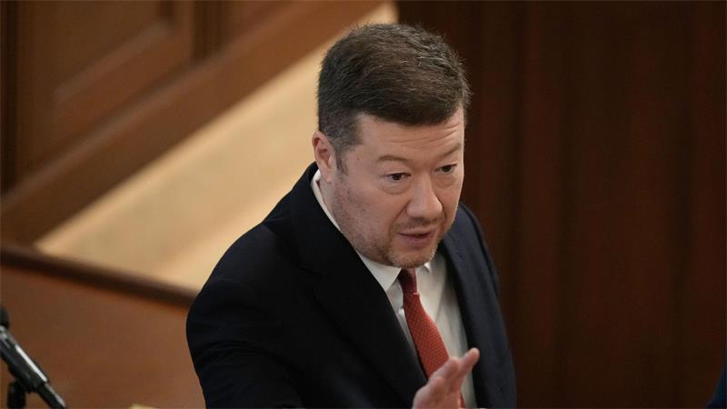 Klopapiermangel führt zu Wechsel bei tschechischer Bahn Der Vorsitzende des tschechischen Abgeordnetenhauses, Tomio Okamura, trifft zu einer Debatte im Parlament ein. (Archivbild)