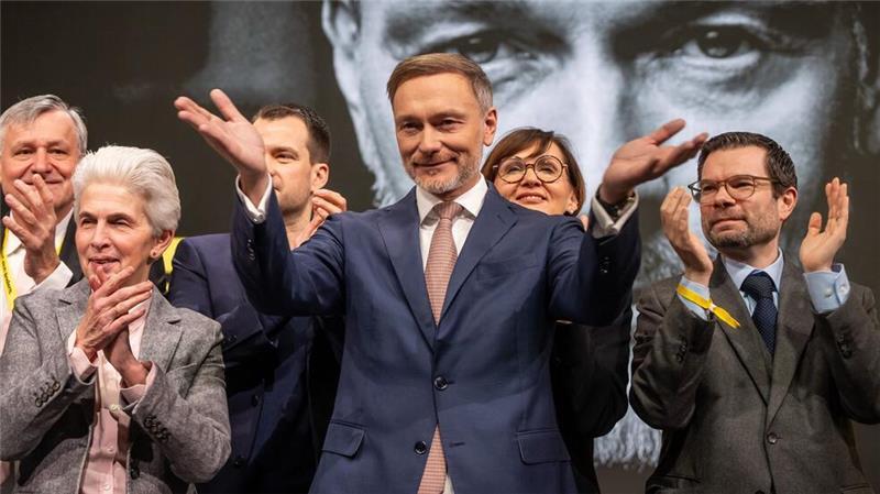 Der Vorsitzende im Mittelpunkt: Christian Lindner auf dem FDP-Parteitag