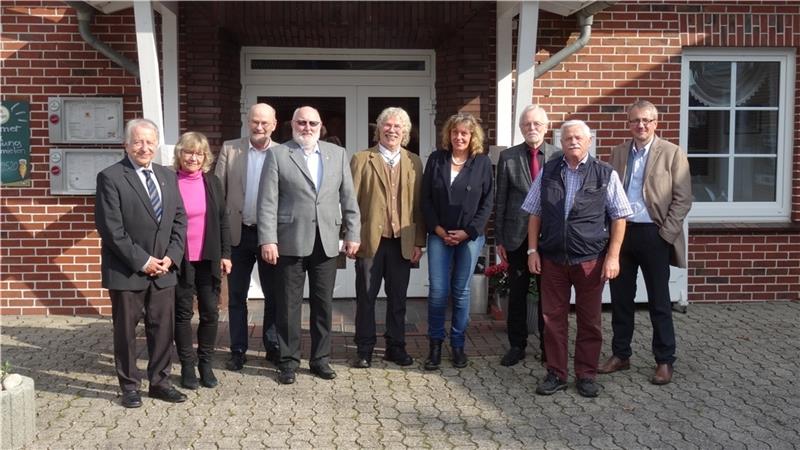 Der Vorstand der AG Osteland: Claus List, Christel Mix, Walter Rademacher, Harald Kleinmann, Frederic Schierenbeck, Ewald Romund, Paul Scharten und Michael Johnen (von links). Es fehlen: Marlene Frisch, Eybe Schönteich sowie Bertram und Han