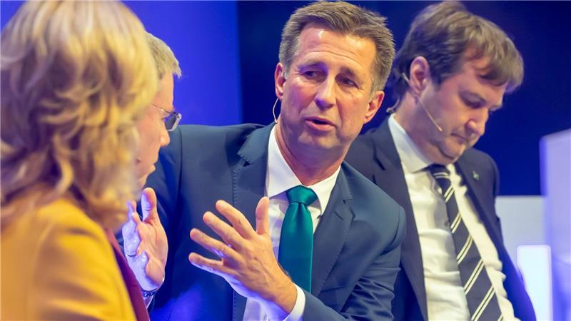 Der Vorstand der Commerzbank, dessen stellvertretender Vorsitzender Michael Kotzbauer ist, wehrt sich seit 18 Monaten gegen die Begehrlichkeiten der Unicredit. (Archivbild)