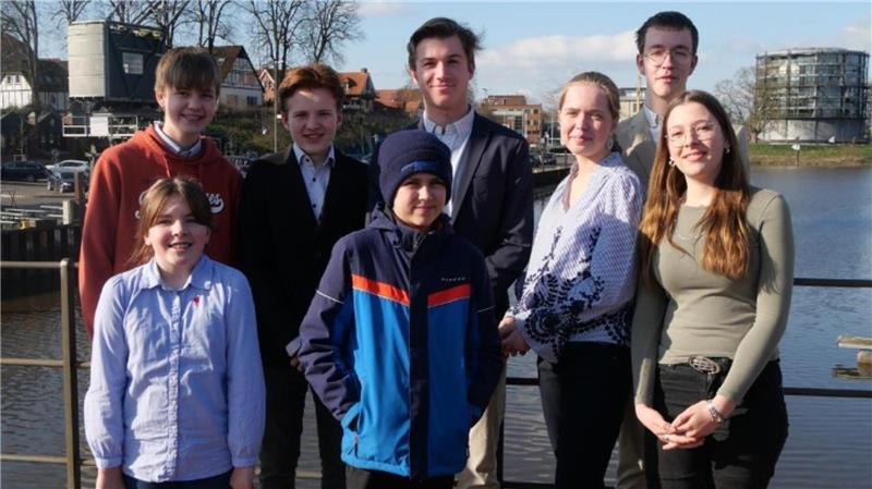Kein Handyverbot mehr: Sie wollen die Stimme der Schüler im Kreis Stade sein Der Vorstand der neu gegründeten Schüler Union Stade um Casimir von der Wense (Mitte).