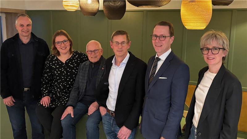 Der Vorstand des Altstadtvereins Buxtehude (von links): Stephan Schulz, Antje Kröger, Robert Kamprad, Ulrich Wiegel, Dr. Martin Lockert und Ines Schmidt. Dem Vorstand gehört zudem Alexander Stüwe an.