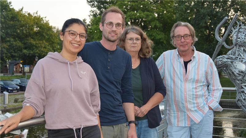 Der Vorstand des Grünen-Ortsverbandes Buxtehude/Apensen mit dem Direktmandatsbewerber (von links): Amalien Meyer, Joachim Fuchs, Susanne Nübel und Dr. Joachim Buttler am Kulturforum am Hafen in Buxtehude.