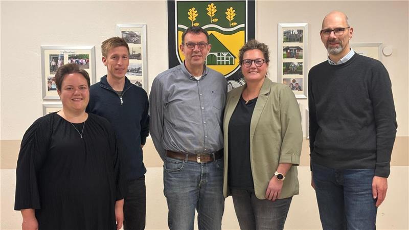 Der Vorstand des neue Dorfvereins Rund um dat Dörp Hollenbeck (von links): Alina Lange, Henning Holst, Rüdiger Frank, Andrea Weyer und Thorsten Heinrich.