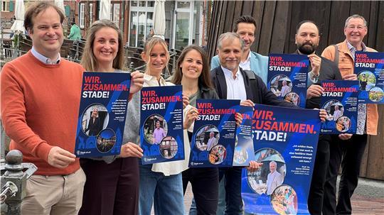 Der Vorstand von Stade aktuell hat eine neue Aktion ausgebrütet: Plakate mit Menschen aus der Stadt - für die Stadt. Von links. Lorenz Leuchtenberger, Elena Brückner, Michelle Neugebauer, Sarah Müller, Amir Afschartabbar, Manuel Bossemeyer, Mohammed „Mo“ Karami und Wilfried Stief.