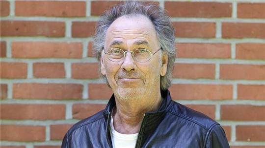 Der Vorverkauf für die Solo-Premiere von Hugo Egon Balder im Stadeum hat begonnen.