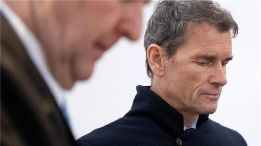 Der Vorwurf des Hausfriedensbruchs, den die Staatsanwaltschaft ihm macht, trifft nicht zu, sagt der frühere Fußball-Nationaltorwart Jens Lehmann (r) vor Gericht.