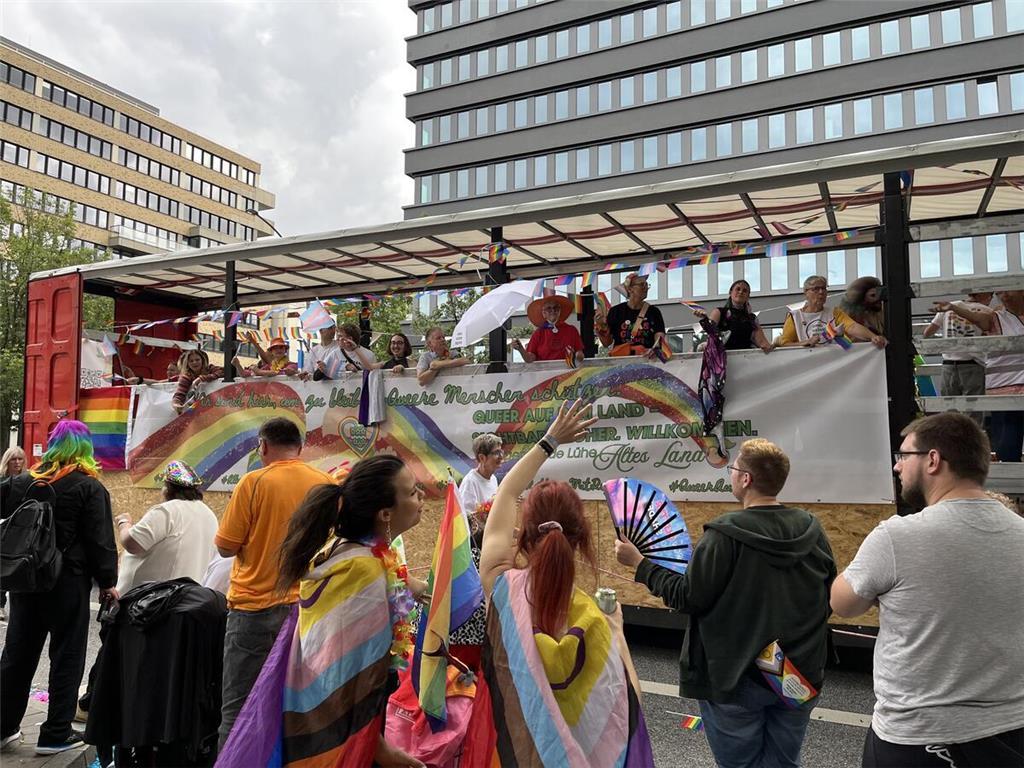 Der Wagen der Samtgemeinde Lühe beim Christopher Street Day (CSD) 2025 in Hambur...
