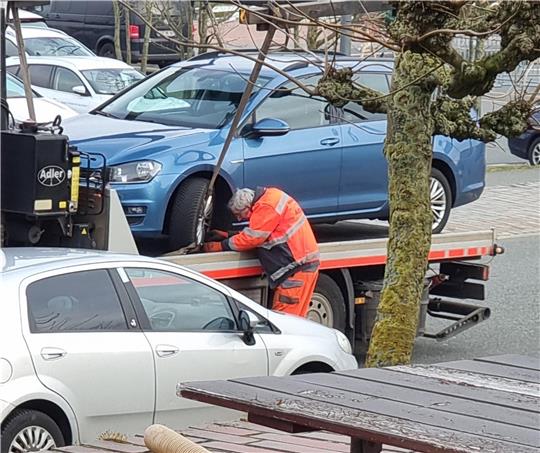 Der Wagen des Angeklagten wurde nach seiner Verhaftung abgeschleppt und auf Spuren untersucht. Foto: privat