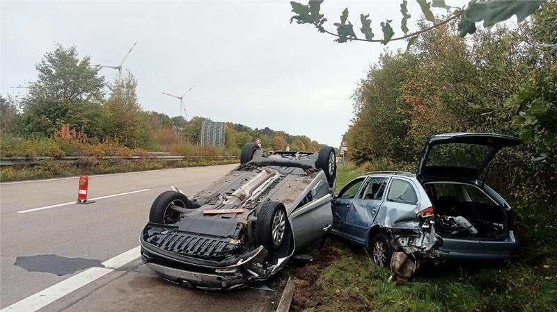 Der Wagen eines 71 Jahre alten Mannes überschlug sich auf der A27 bei der Kollision.