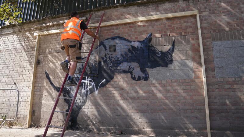 Banksy lässt am Londoner Zoo die Tiere frei Der Wagen wurde schnell entfernt.