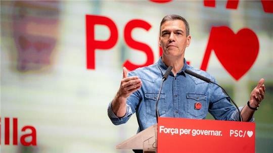 Der Wahlausgang wurde vor allem als großer Triumph der linken Zentralregierung von Ministerpräsident Pedro Sánchez bewertet.