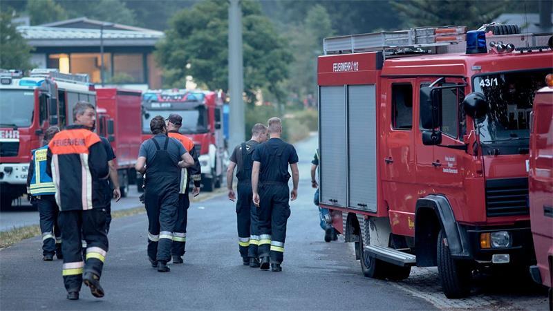 Vier Feuerwehrleute bei Waldbrand in der Oberpfalz verletzt Der Waldbrand ist lauf den Behörden unter Kontrolle.