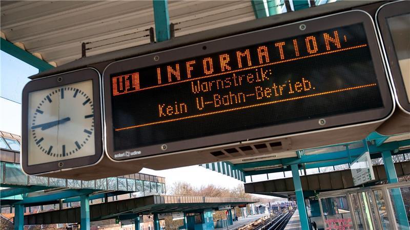 Streik legt Hamburgs Nahverkehr lahm – S-Bahn fährt weiter Der Warnstreik soll noch bis Sonntagfrüh, 3.00 Uhr, dauern.