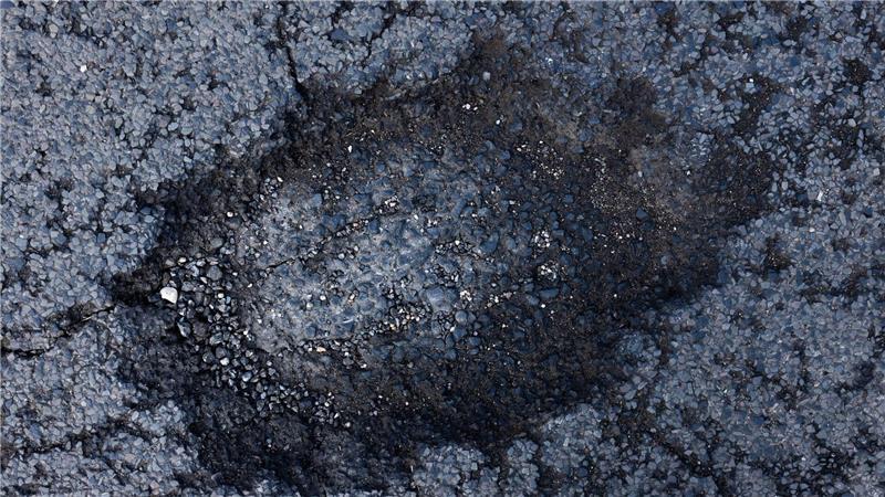 Der Wechsel von Frost zu Tauwetter ist besonders schlecht für den Zustand der Straßen. (Symbolbild)