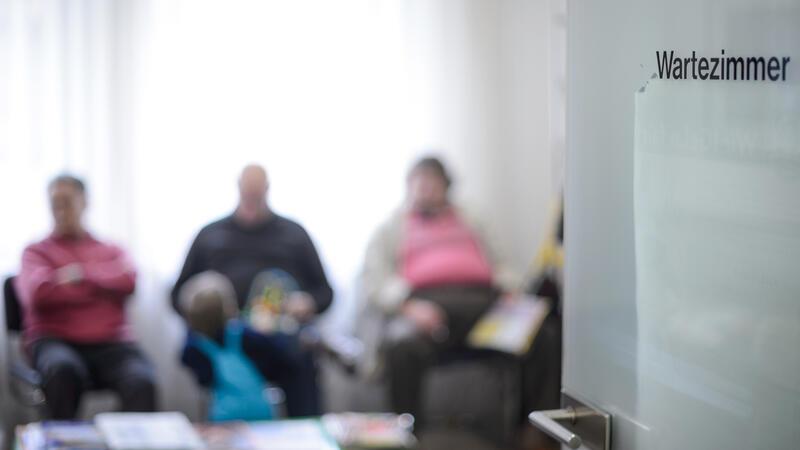 Mehr Geld und weniger Stress für Hausärzte – Was sich für Patienten ändert Der Wegfall der Budget-Grenzen für Hausärzte dürfte Mehrausgaben im dreistelligen Millionenbereich für die Kassen bedeuten.