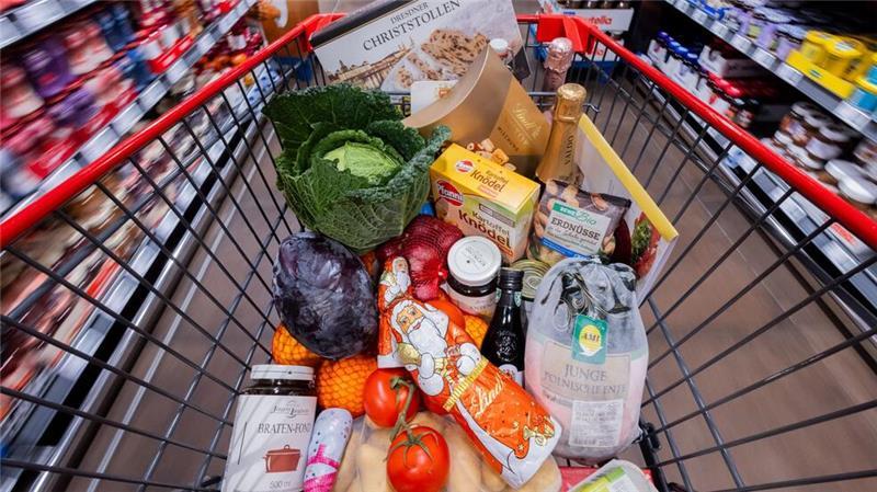 Das ist beim Weihnachtseinkauf teuer als 2023, das ist billiger Der Weihnachtseinkauf kann - je nach Produktauswahl - in diesem Jahr etwas teurer sein als 2023.