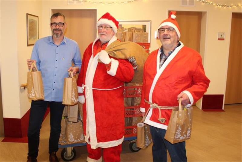 Der Weihnachtsmann hilft mit - in der Seniorenresidenz in Buxtehude Der Weihnachtsmann besucht die Seniorenresidenz.