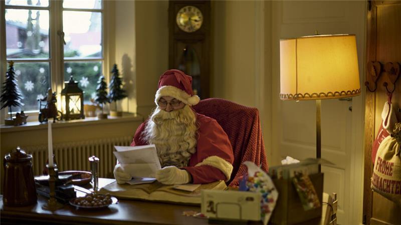 Bernd Reimers hört auf: Christkindmarkt Himmelpforten soll ein Renner bleiben Der Weihnachtsmann in seiner Stube in der Villa von Himmelpforten. Er soll dort weiter Kinder und ihre Eltern zur Weihnachtszeit empfangen.