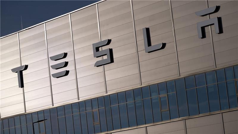 Der Werksleiter der Tesla-Fabrik in Grünheide, André Thierig, zeigt sich zuversichtlich für das Jahr 2026. (Archivbild)