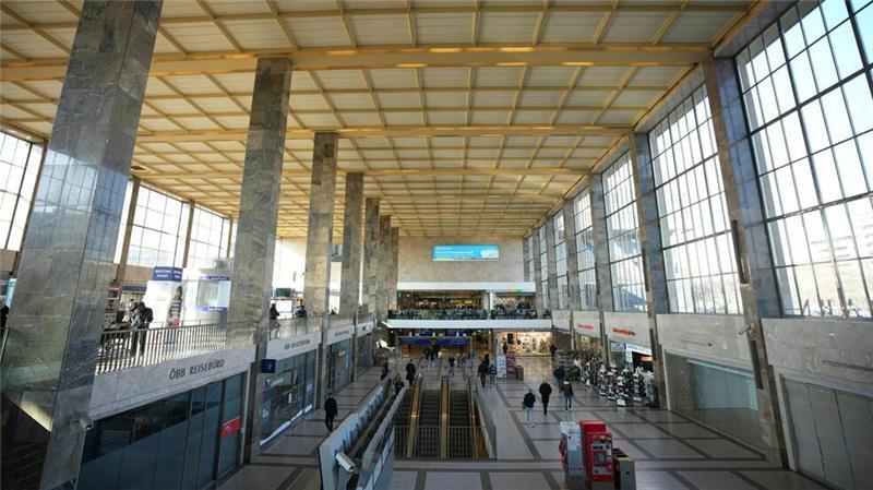 Der Westbahnhof ist einer der wichtigsten Verkehrsknotenpunkte Wiens.