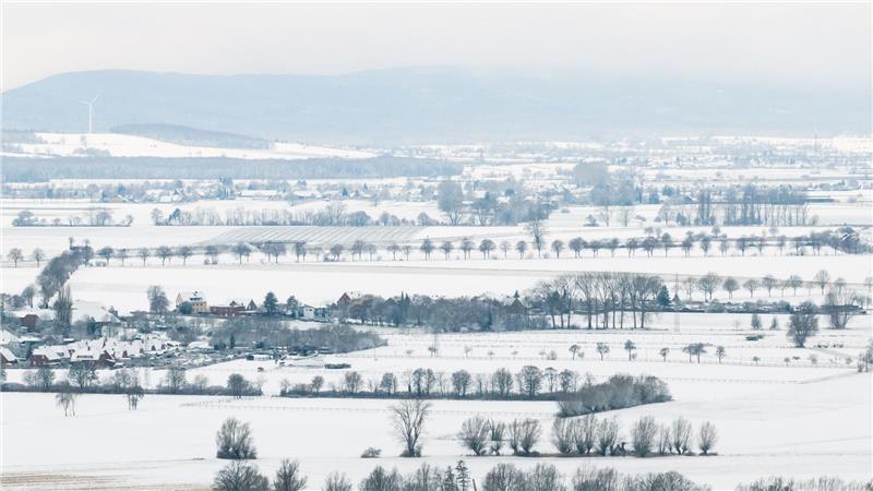 Der Wetterdienst rechnet auch in den kommenden Tagen mit Schnee und Eis.