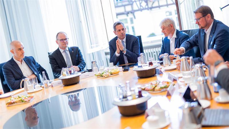 VW-Krise und Standorte auf der Kippe – Lies fordert Klarheit Der Widerstand des niedersächsischen Ministerpräsidenten und der Oberbürgermeister der VW-Städte ist groß.