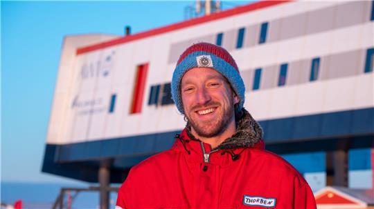 Der Wilhelmshavener war als Koch und als Assistent der Stationsärztin tätig.