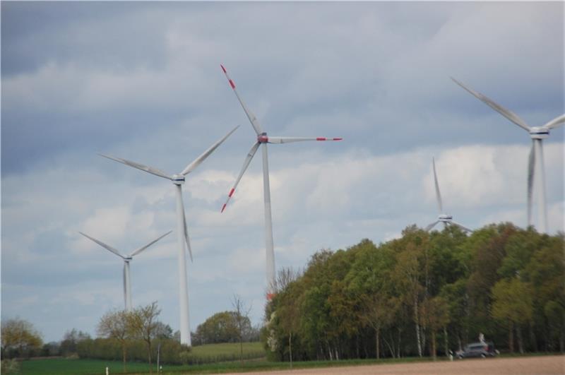Der Windpark zwischen Apensen und Grundoldendorf soll um neun neue und höhere Windräder erweitert werden. Foto: Laudien