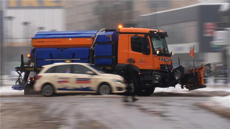 Der Winterdienst ist erneut mit mehr als 360 Fahrzeugen im Einsatz. (Archivbild)