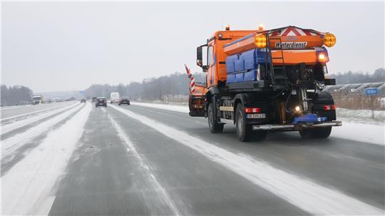 Der Winterdienst kostete in Schleswig-Holstein zuletzt 7,4 Millionen Euro. (Symbolbild)