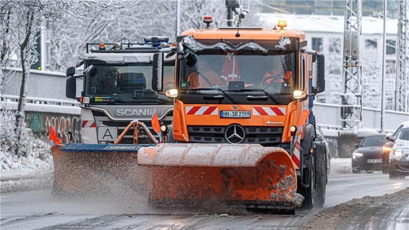 Der Winterdienst war am Wochenende im Dauereinsatz.