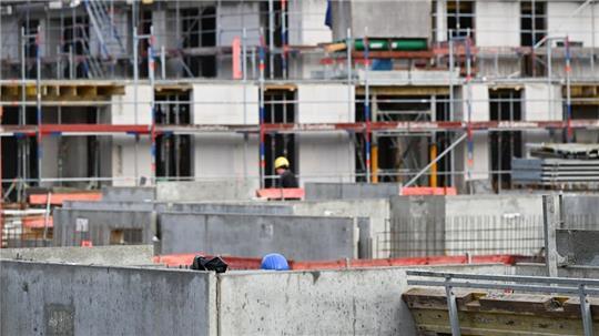 Der Wohnungsbau in Deutschland kommt seit Jahren nicht ausreichend voran. (Archivbild)